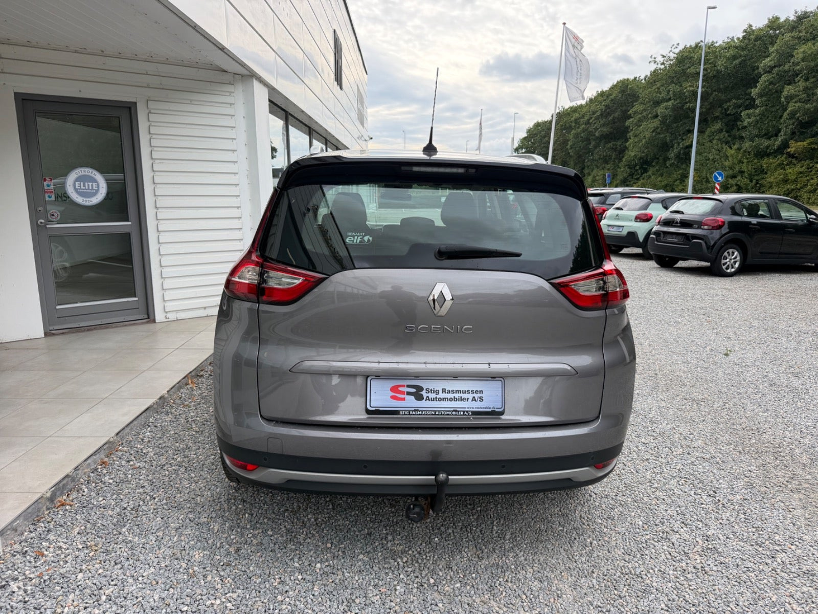 Grå Renault Grand Scenic IV fra 2018