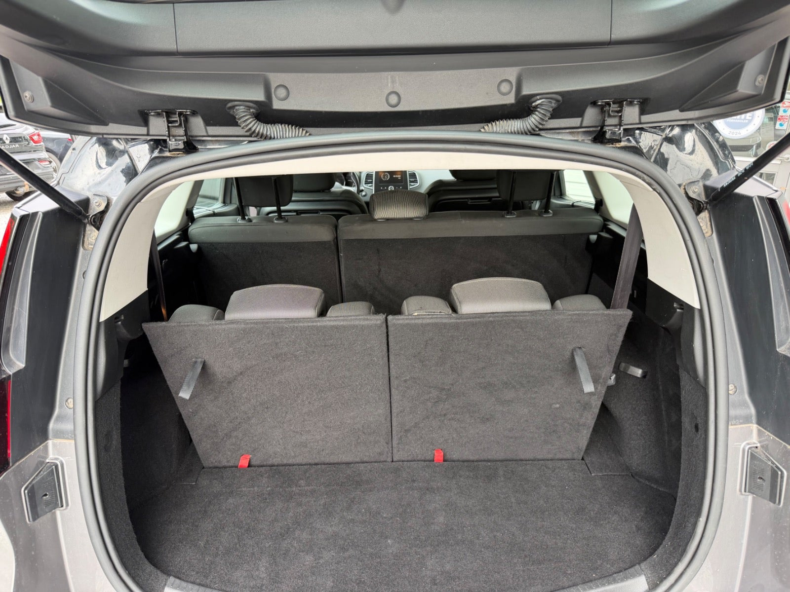 Grå Renault Grand Scenic IV fra 2018