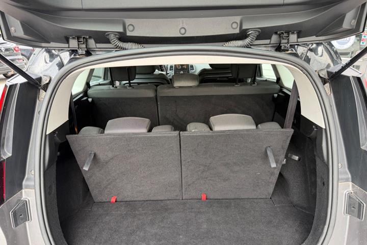 Grå Renault Grand Scenic IV fra 2018