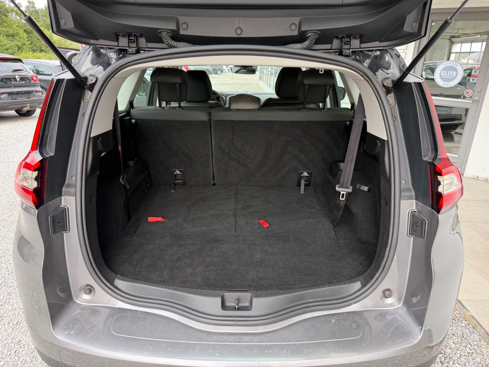 Grå Renault Grand Scenic IV fra 2018