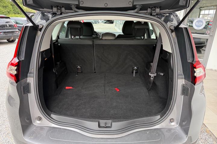 Grå Renault Grand Scenic IV fra 2018