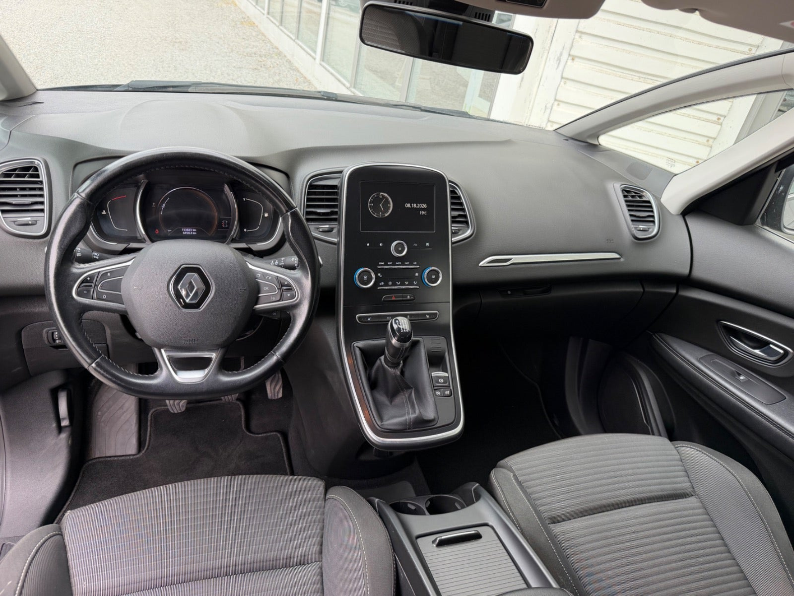 Grå Renault Grand Scenic IV fra 2018