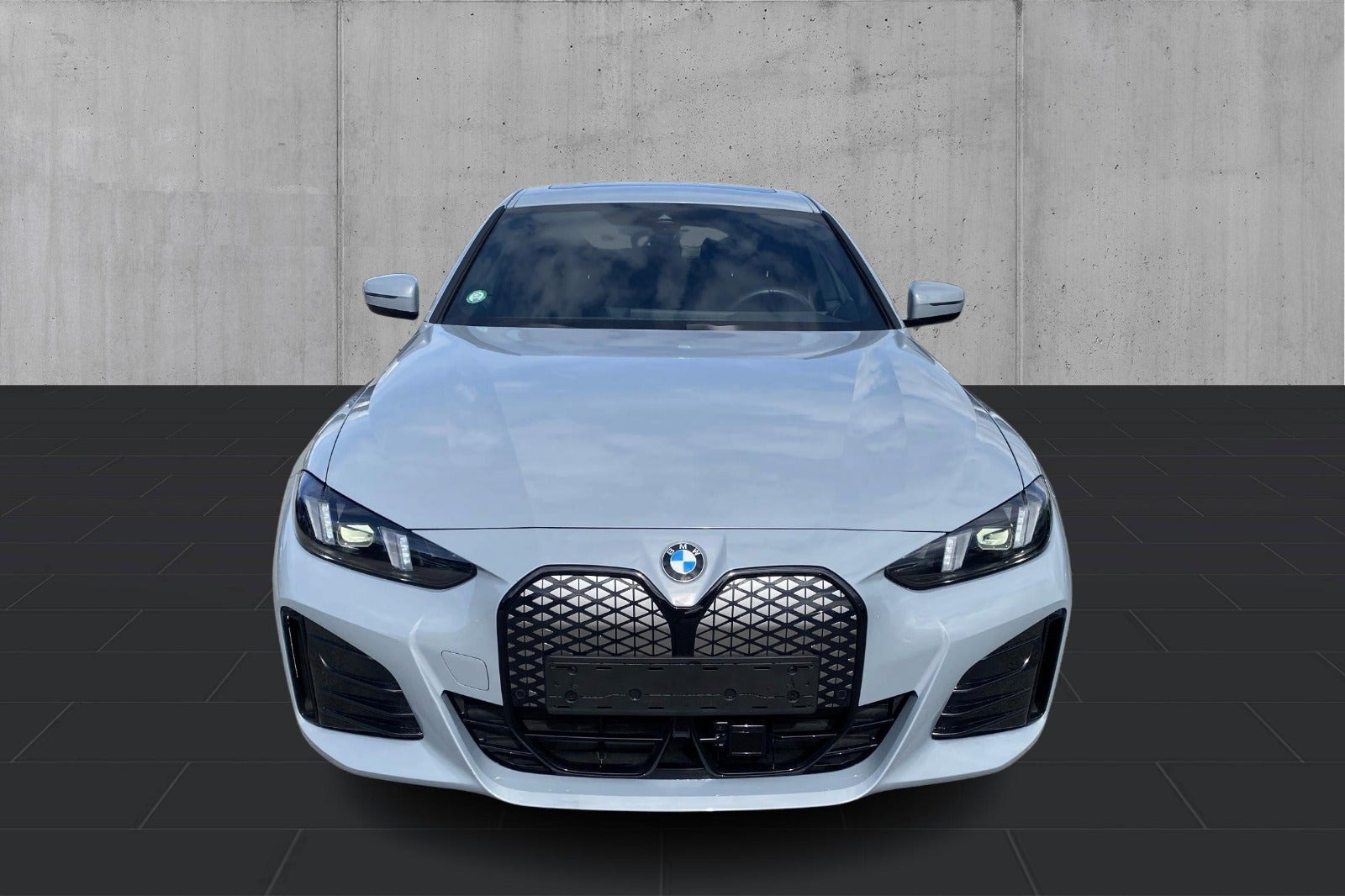 Grå BMW i4 fra 2026