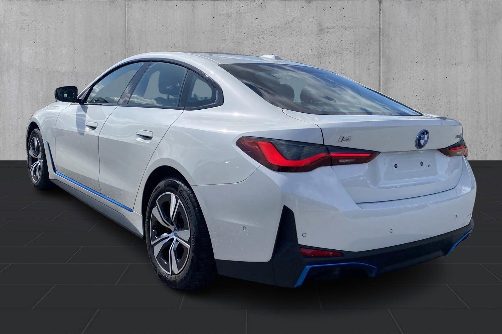 Hvid BMW i4 fra 2023