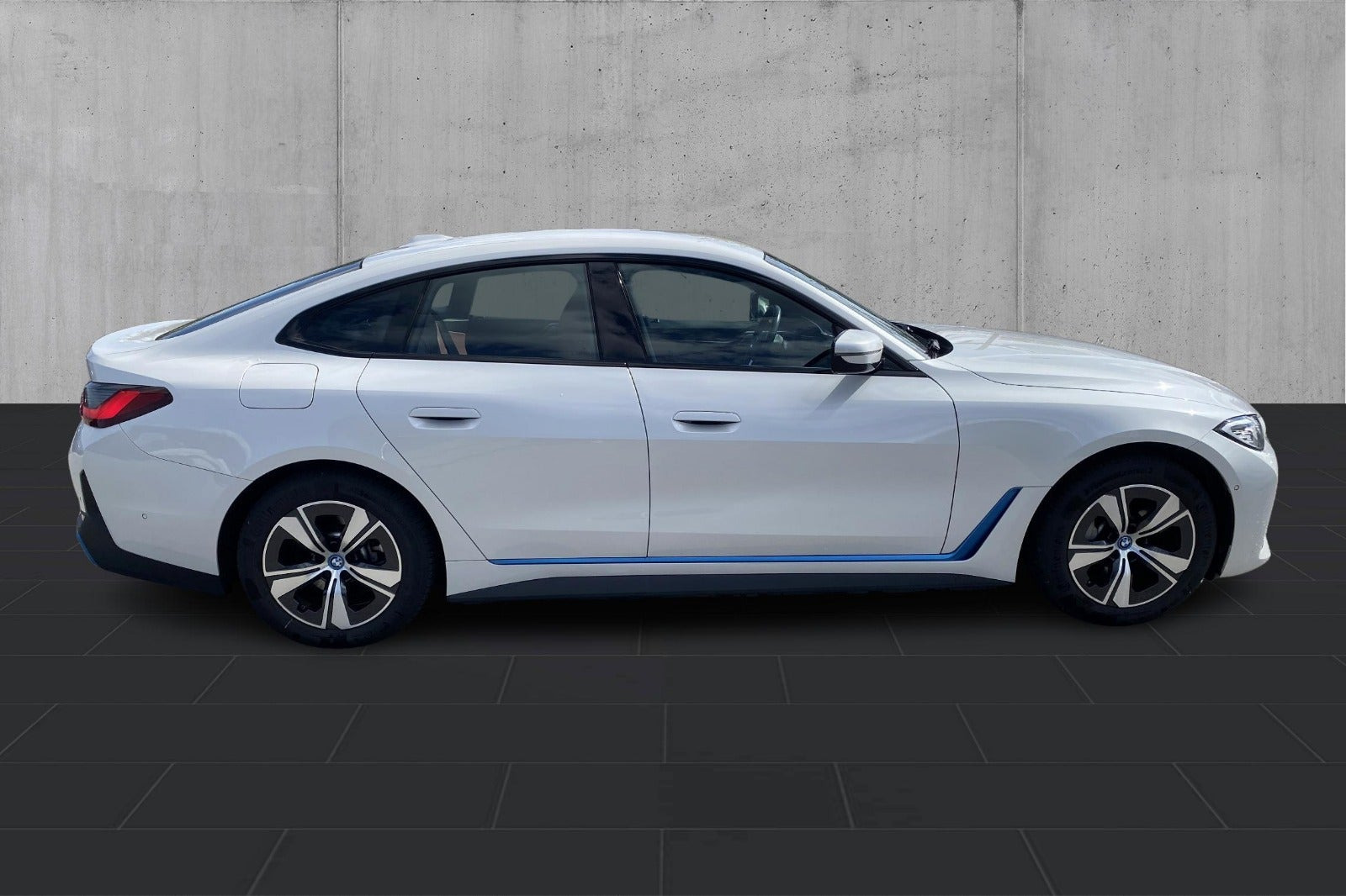 Hvid BMW i4 fra 2023