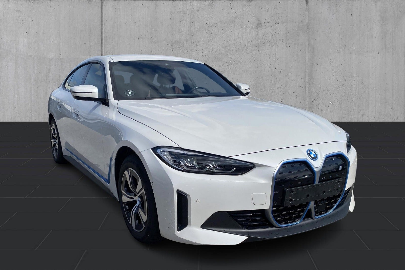 Hvid BMW i4 fra 2023