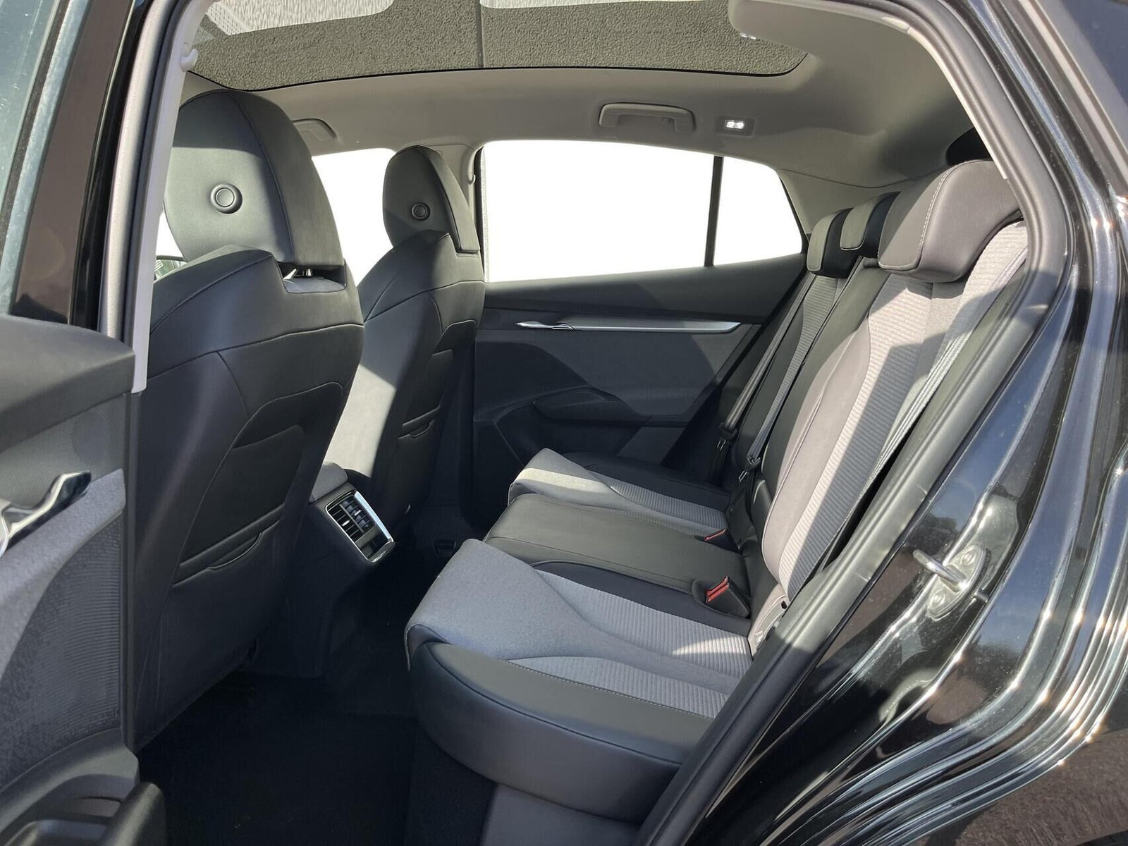 Sort Skoda Enyaq fra 2023