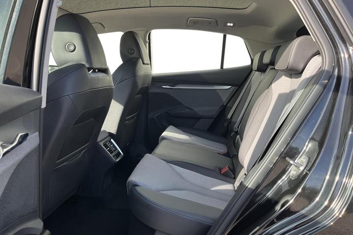 Sort Skoda Enyaq fra 2023