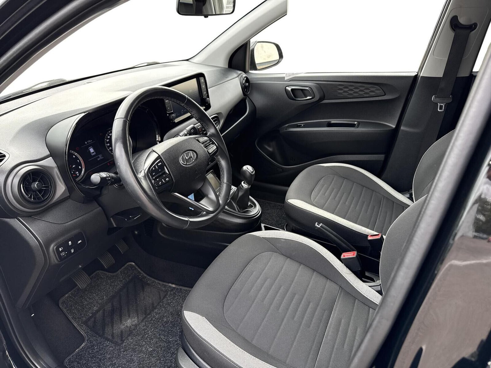 Sort Hyundai i10 fra 2023