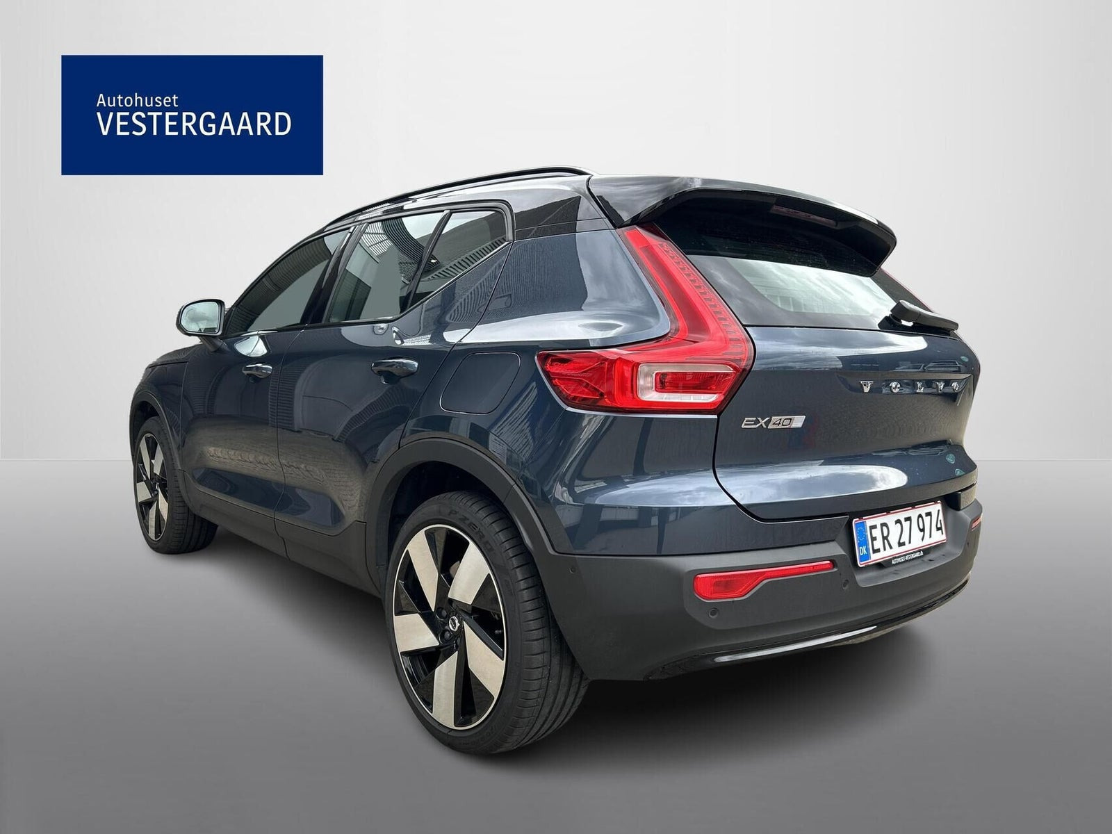 Blå Volvo EX40 fra 2026