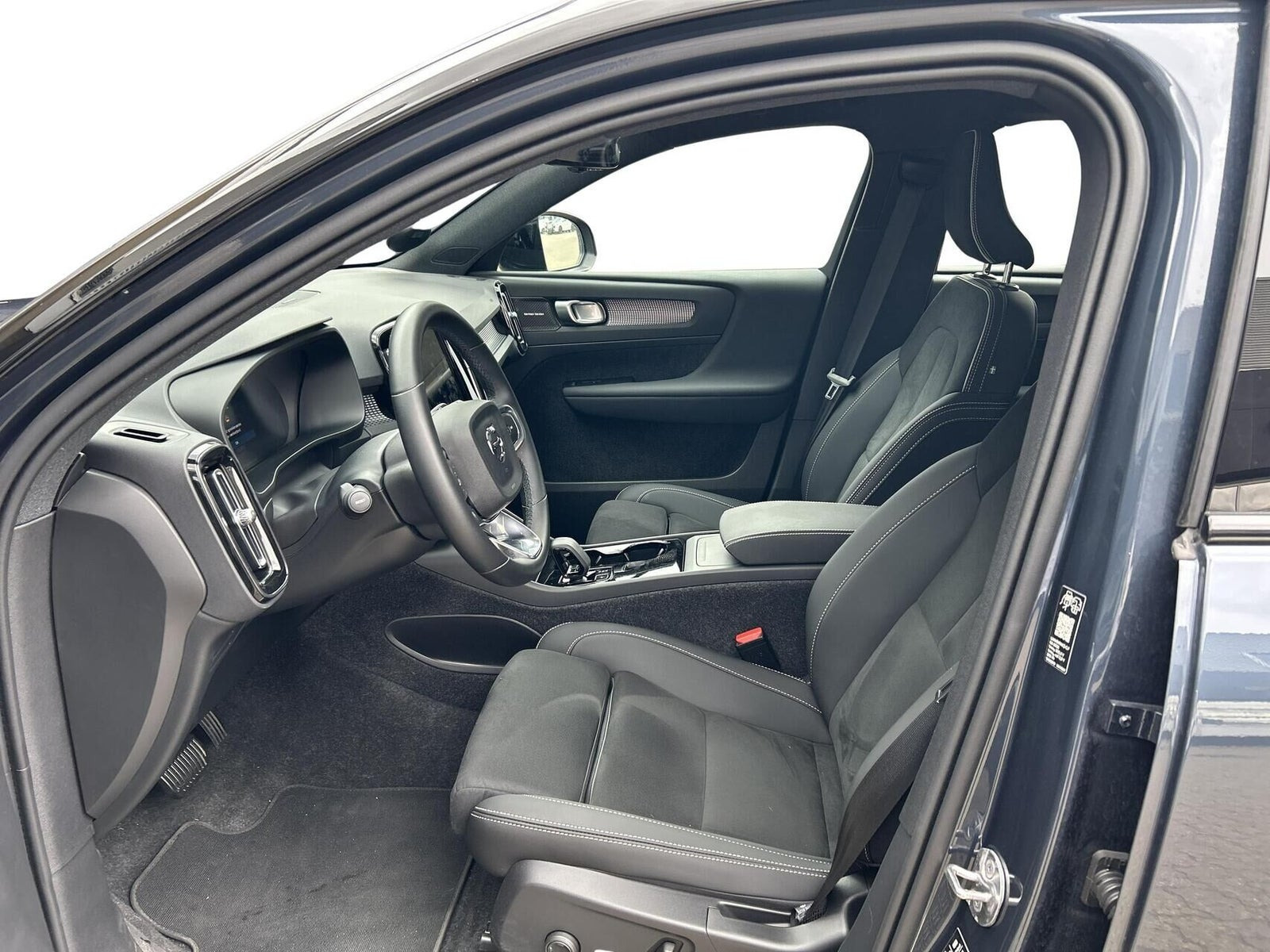 Blå Volvo EX40 fra 2026