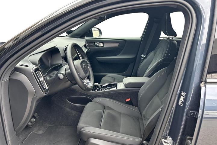 Blå Volvo EX40 fra 2026
