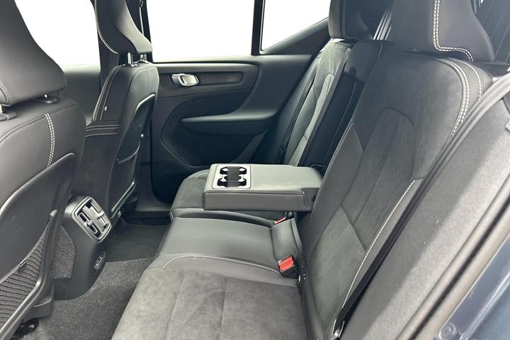 Blå Volvo EX40 fra 2026