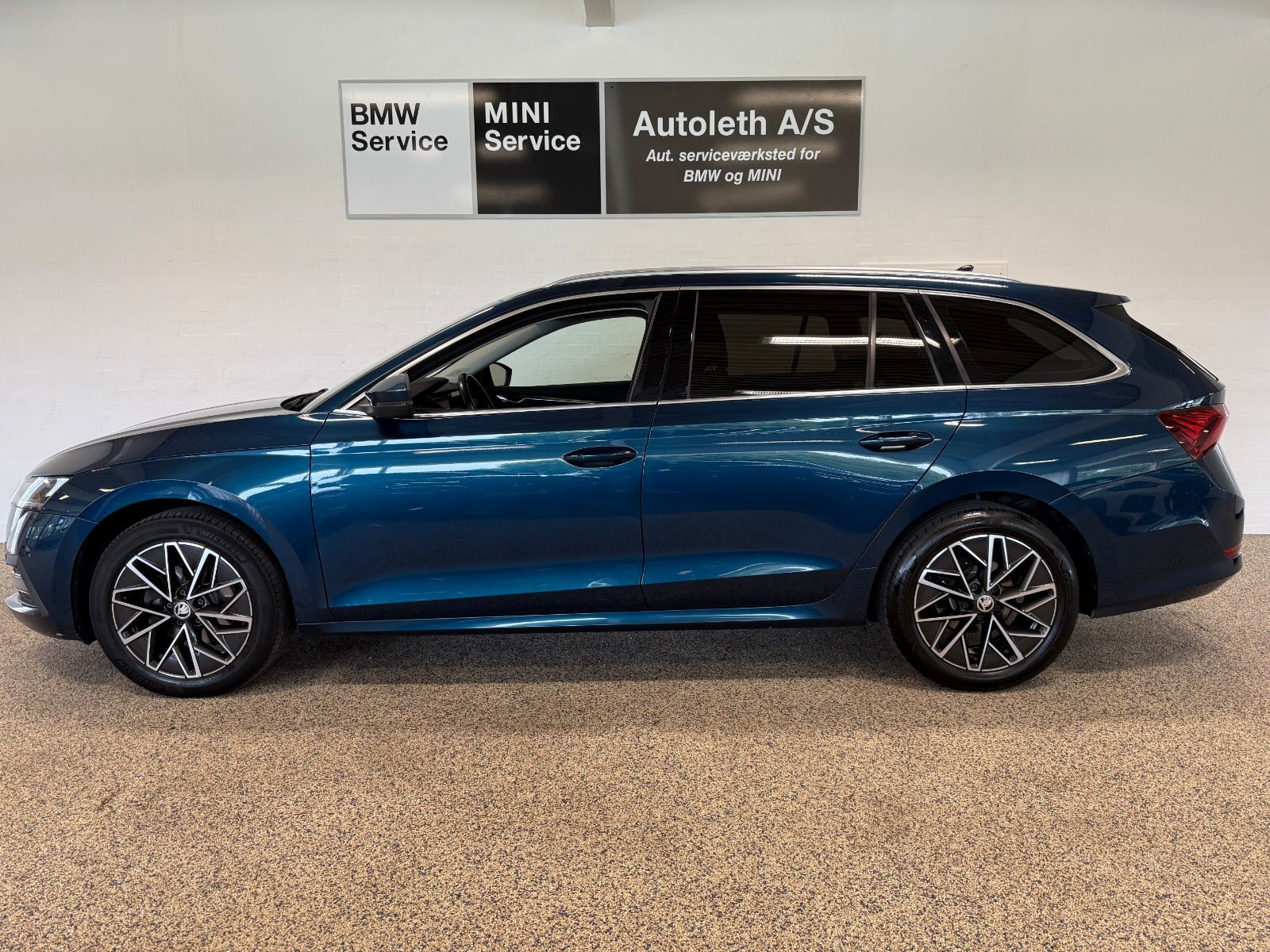 Blå Skoda Octavia fra 2021