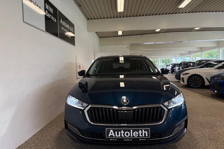 Blå Skoda Octavia fra 2021