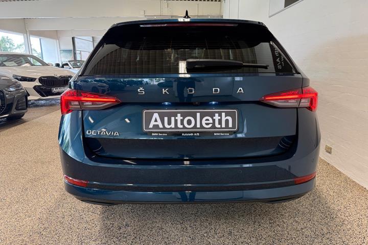 Blå Skoda Octavia fra 2021