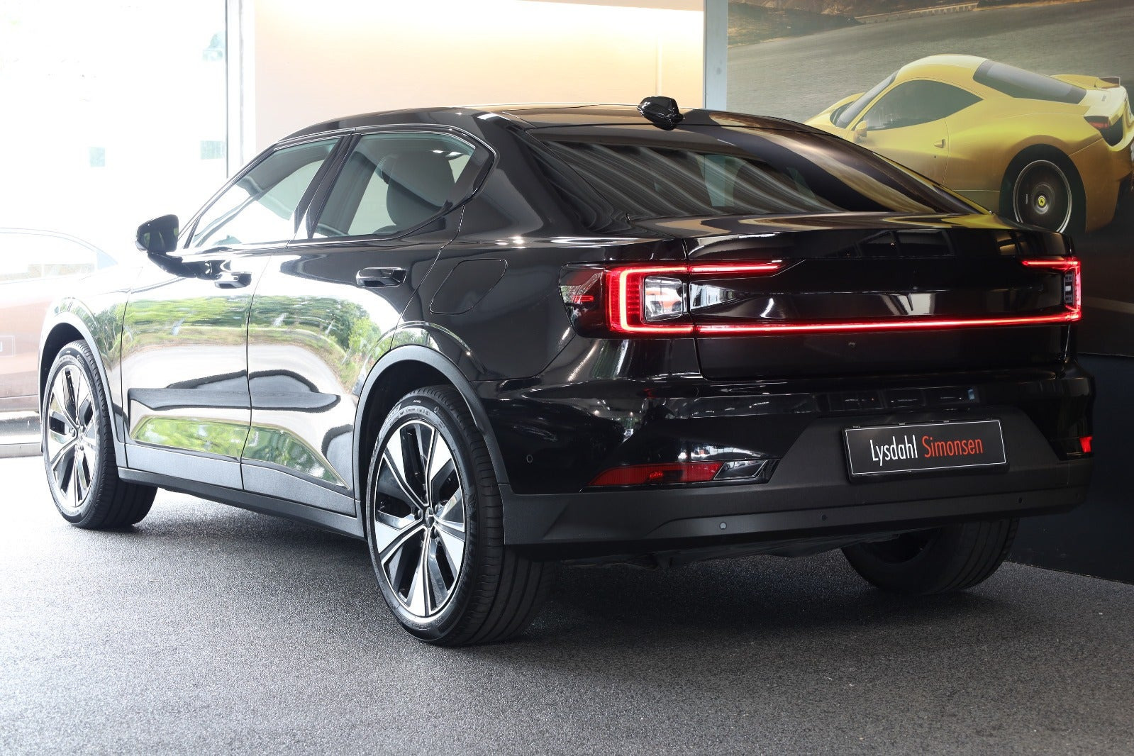 Sort Polestar 2 fra 2024