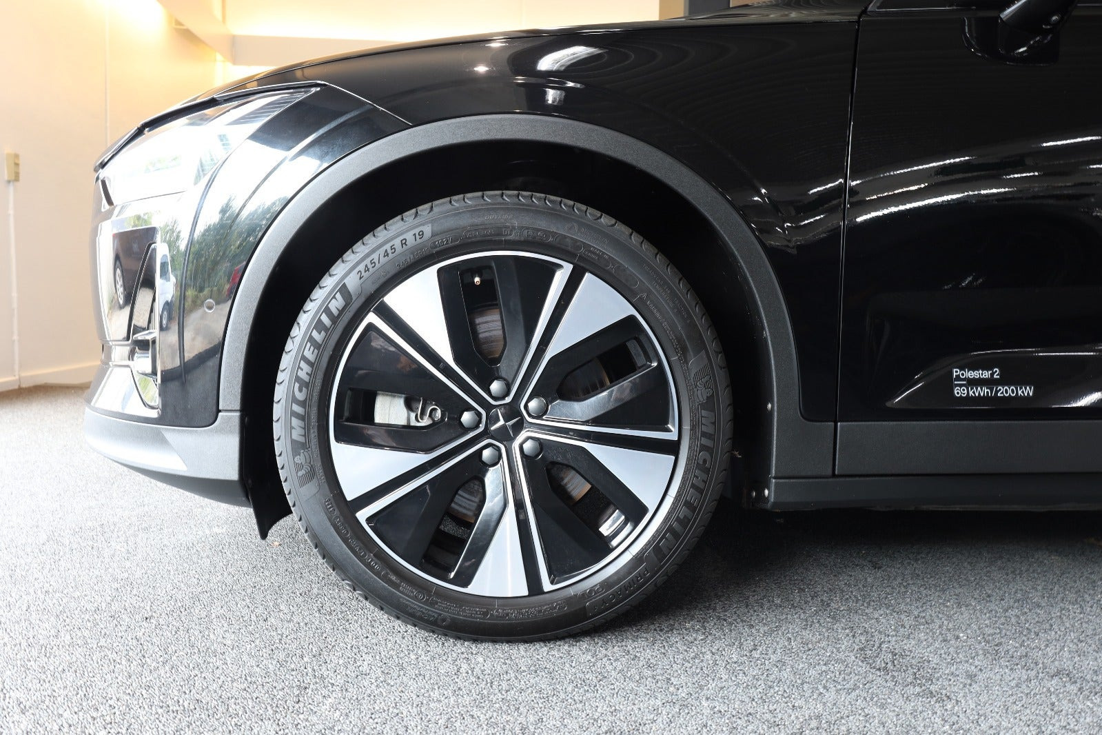 Sort Polestar 2 fra 2024