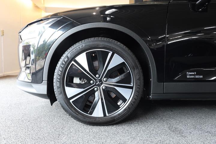 Sort Polestar 2 fra 2024