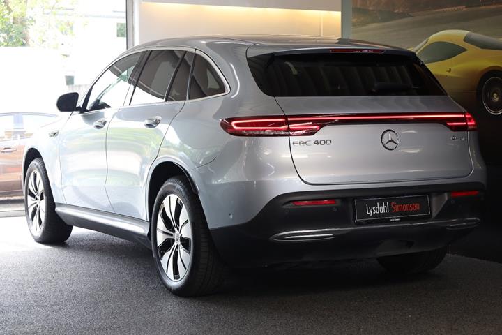 Sølv Mercedes EQC400 fra 2022