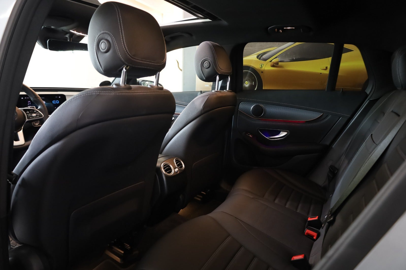 Sølv Mercedes EQC400 fra 2022