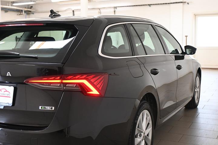 Sort Skoda Octavia fra 2022