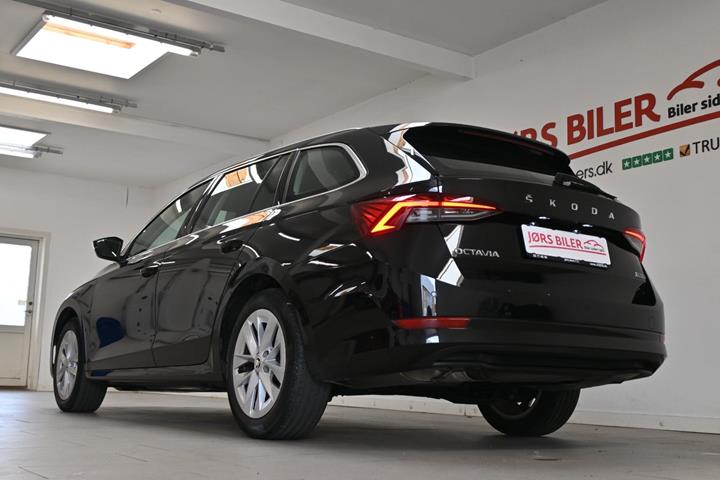 Sort Skoda Octavia fra 2022