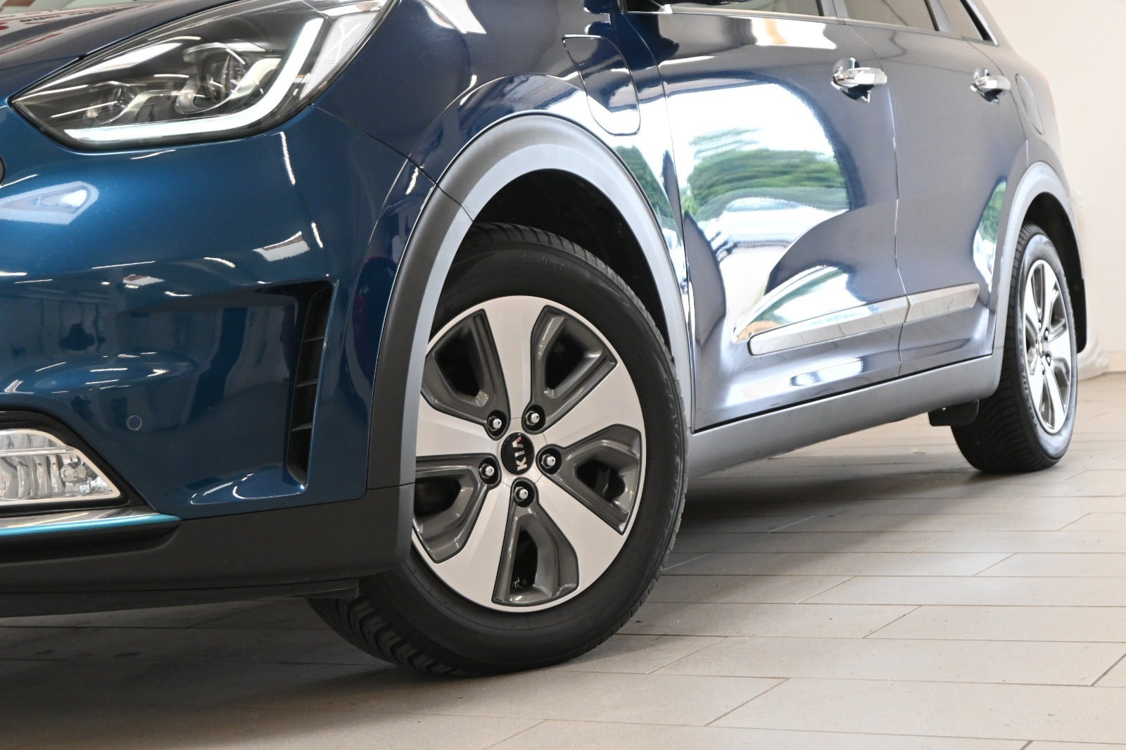 Blå Kia Niro fra 2019