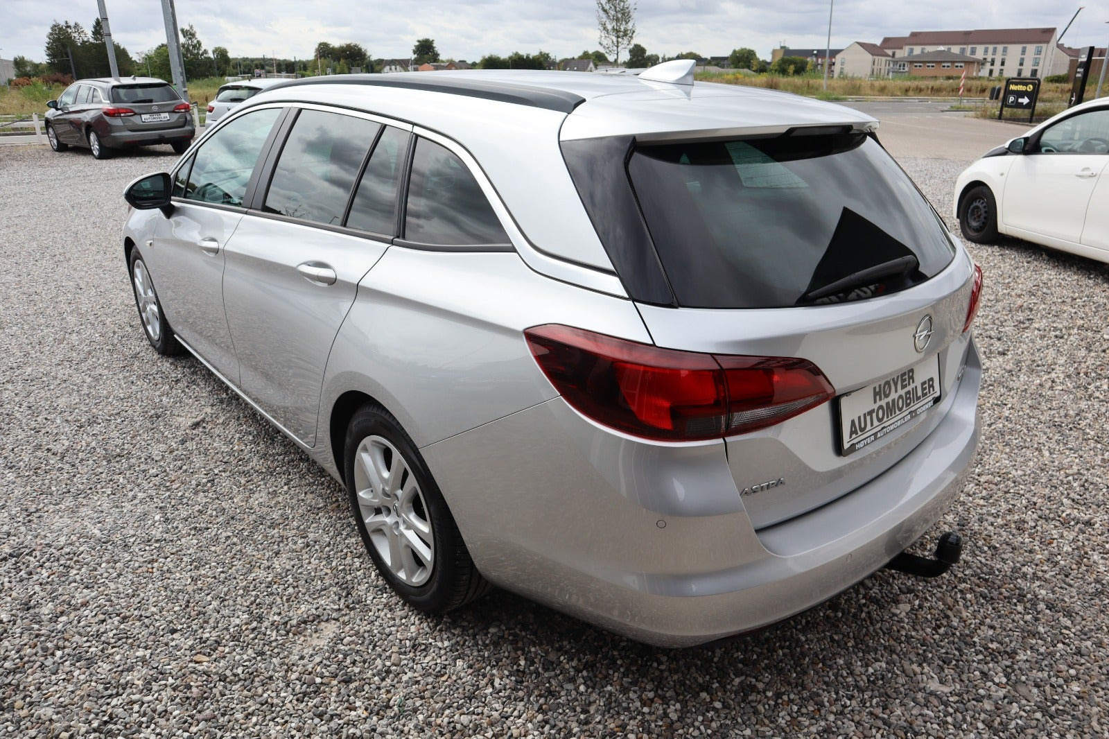 Sølv Opel Astra fra 2017