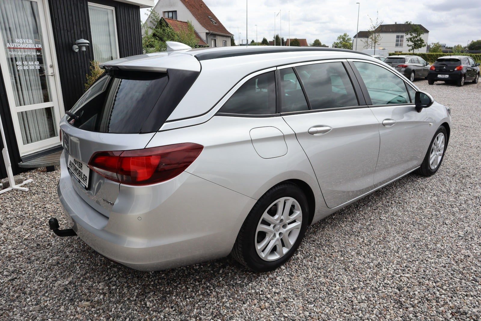 Sølv Opel Astra fra 2017