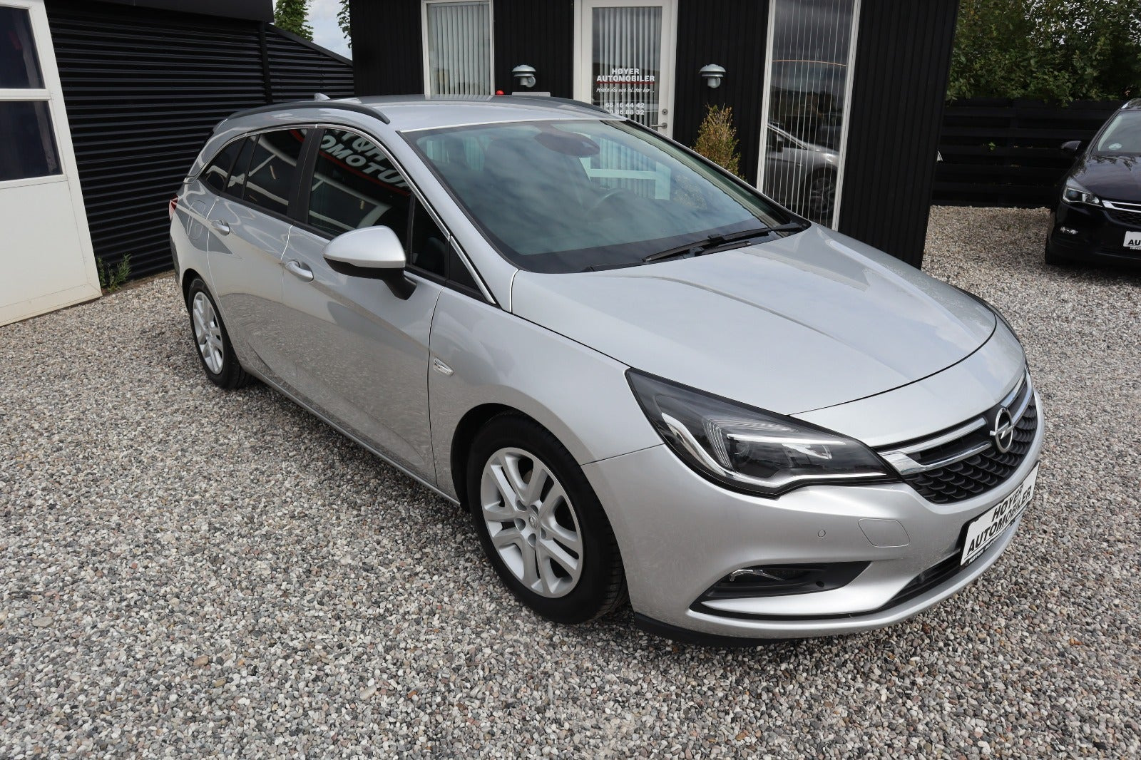 Sølv Opel Astra fra 2017