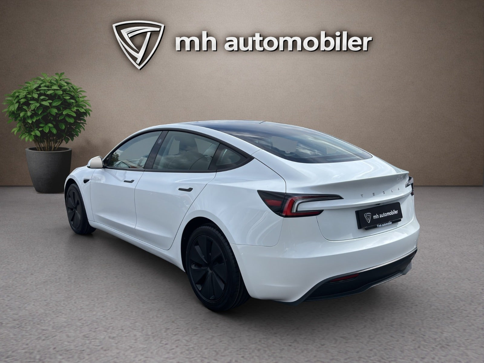 Hvid Tesla Model 3 fra 2024