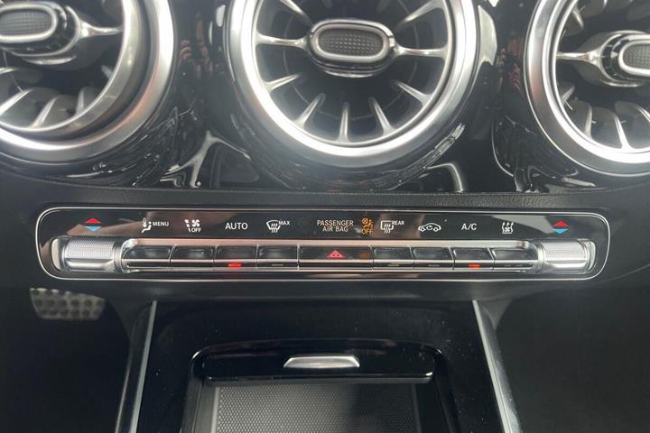 Sort Mercedes EQA250+ fra 2025