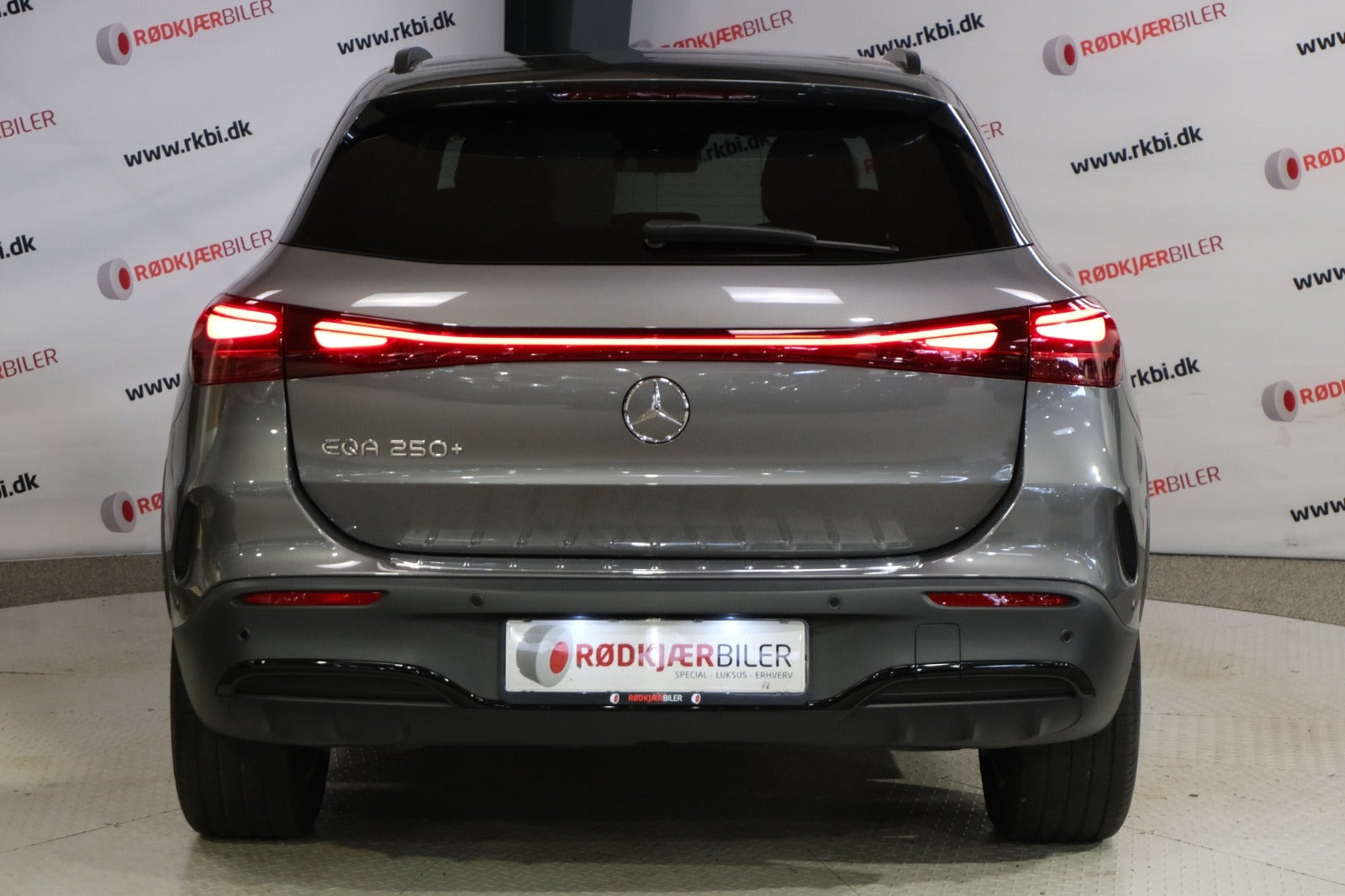 Grå Mercedes EQA250+ fra 2025