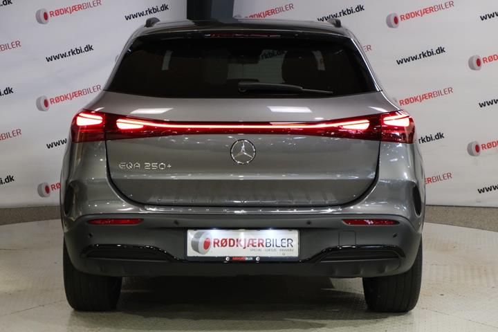Grå Mercedes EQA250+ fra 2025