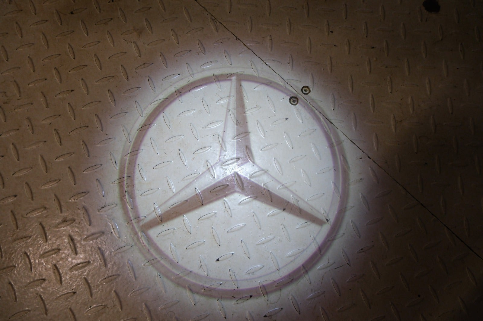 Grå Mercedes EQA250+ fra 2025