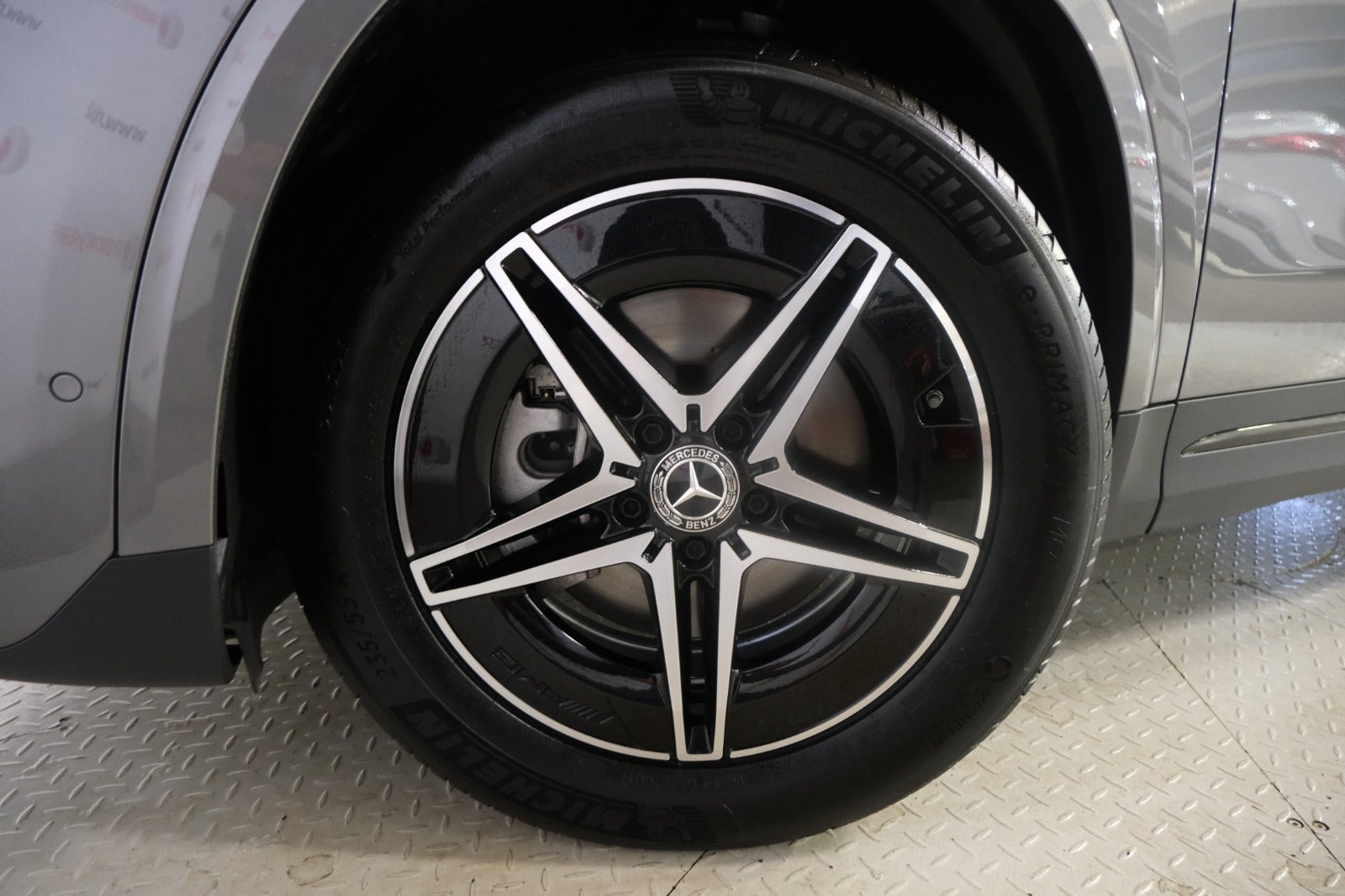 Grå Mercedes EQA250+ fra 2025