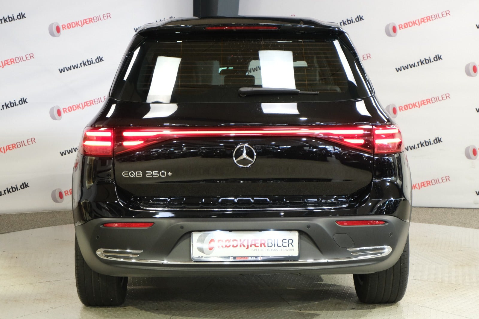 Sort Mercedes EQB250+ fra 2025