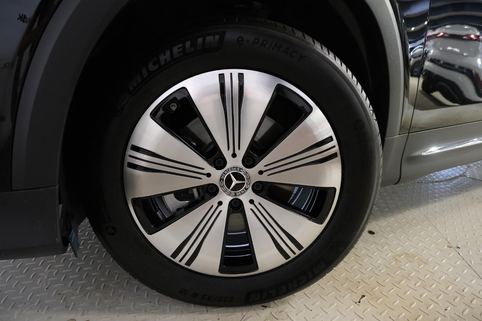 Sort Mercedes EQB250+ fra 2025