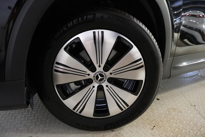 Sort Mercedes EQB250+ fra 2025
