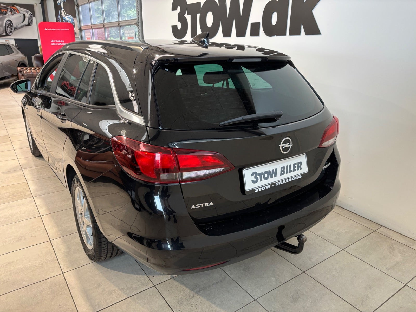 Sort Opel Astra fra 2018