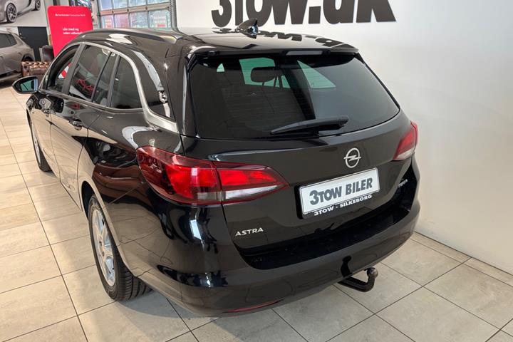 Sort Opel Astra fra 2018
