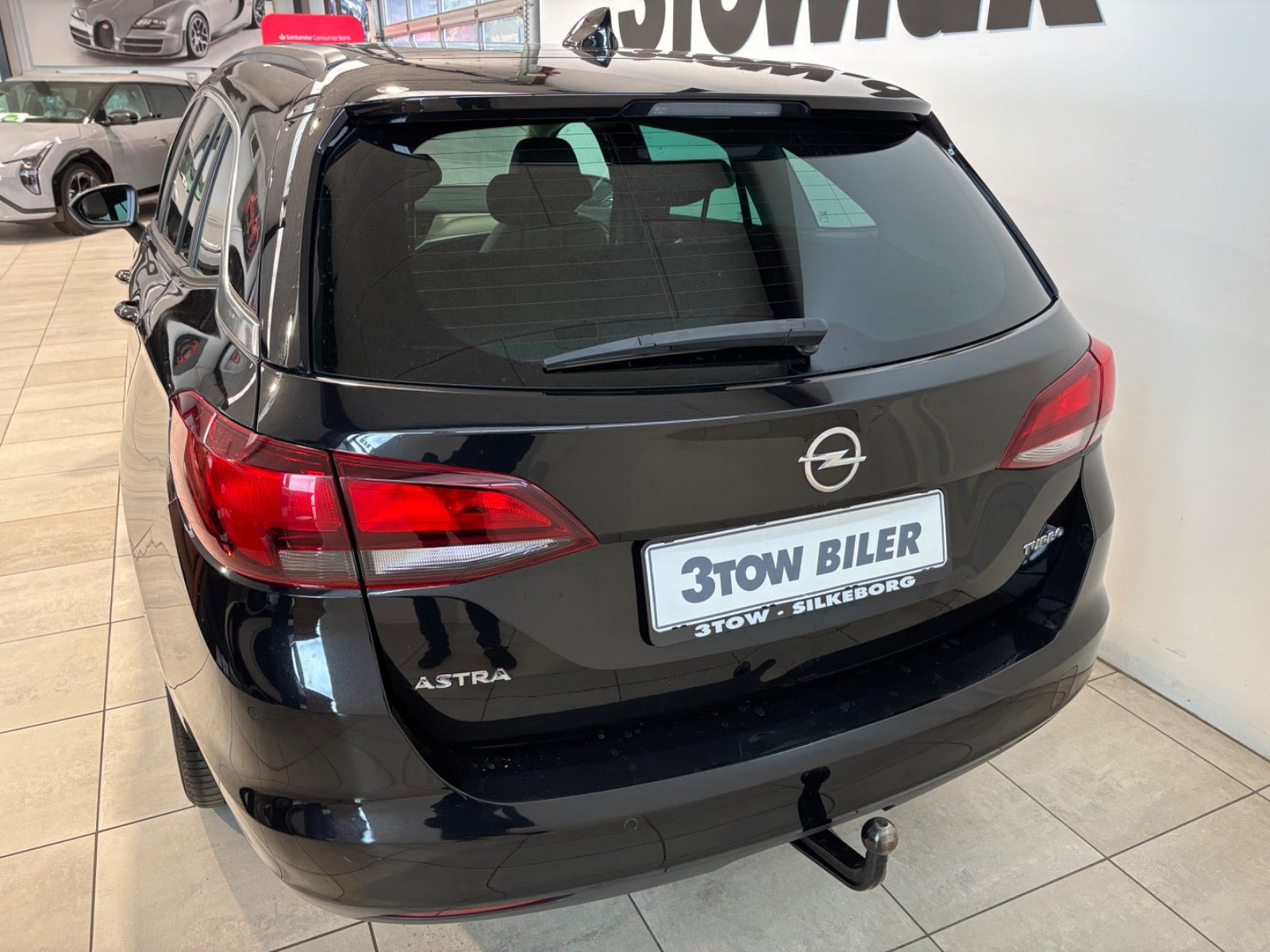 Sort Opel Astra fra 2018