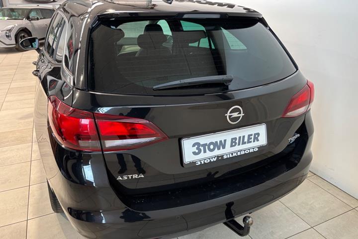 Sort Opel Astra fra 2018