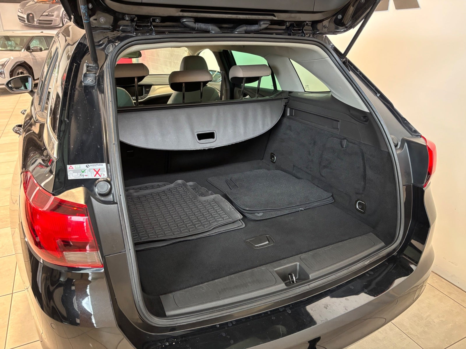Sort Opel Astra fra 2018