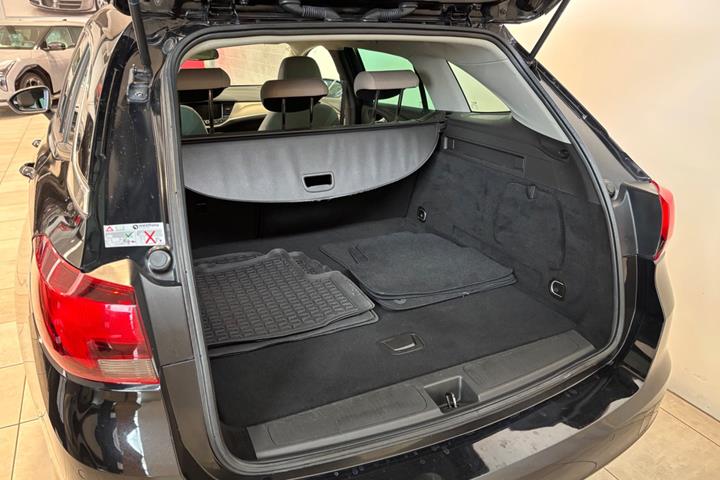 Sort Opel Astra fra 2018