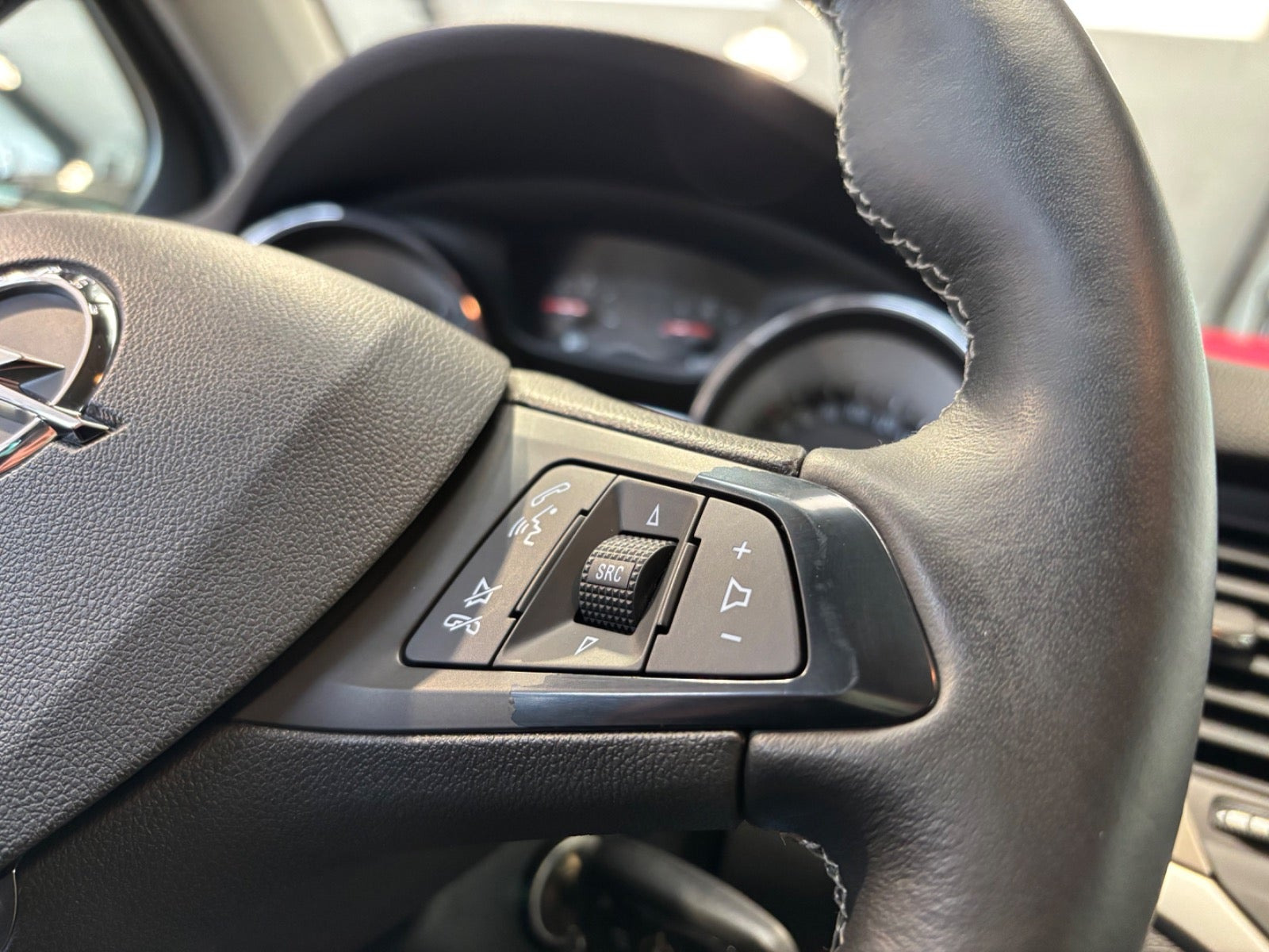 Sort Opel Astra fra 2018