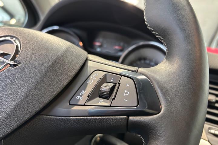 Sort Opel Astra fra 2018
