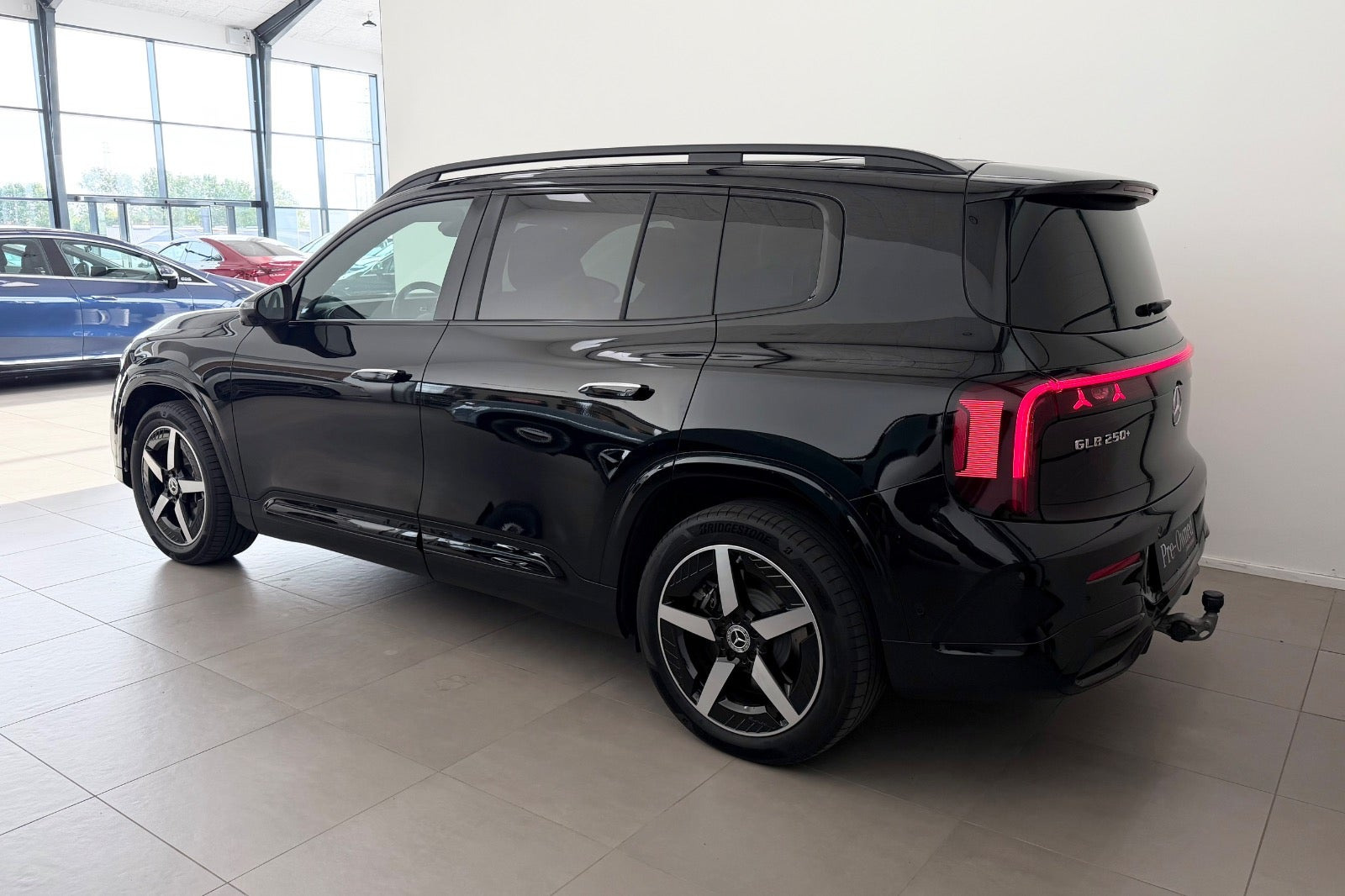 Sort Mercedes GLB250+ fra 2026