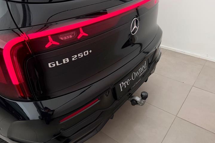 Sort Mercedes GLB250+ fra 2026